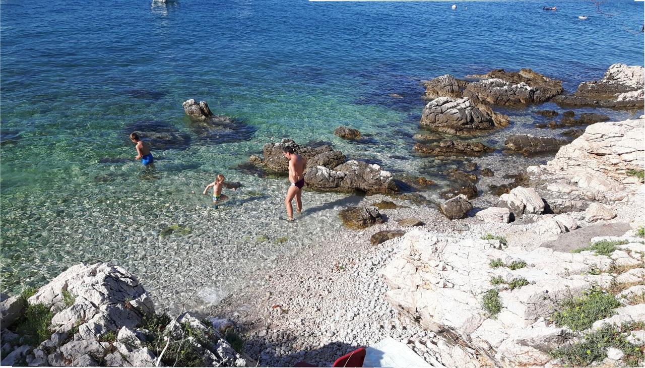 Adria Beach Guest House Novi Vinodolski Bagian luar foto